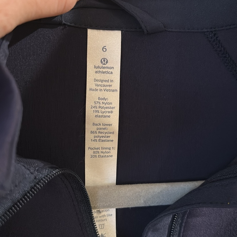 Lululemon || Cardio Squad Jacket in Midnight Navy 6 - Picture 4 of 15
